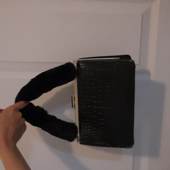 Topshop classic black handbag with faux fur handle and silver metal clasp. NWT - Picture 4 of 5